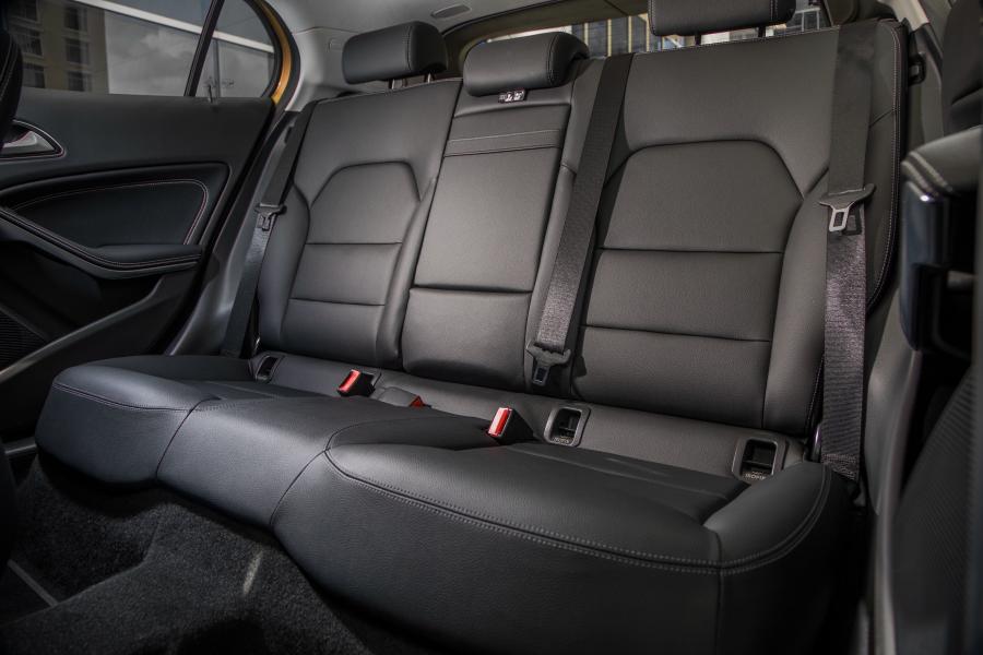 Интерьер Mercedes-Benz GLA250 4Matic (X156) 2017 года  (NA) (фото 8 из 28)